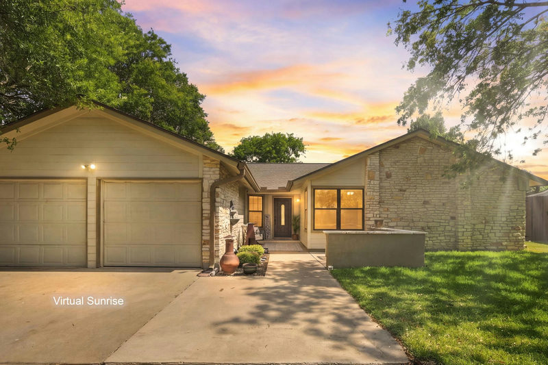 1702 E Messick Loop — exterior