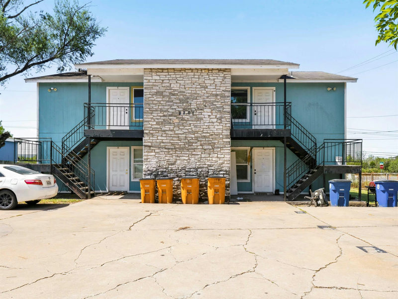 8201 Riverstone Dr — exterior