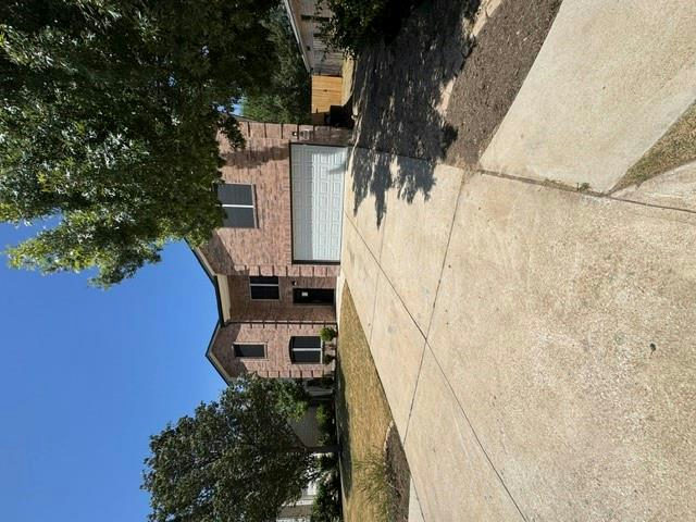 709 LOS ROBLES Rd — exterior