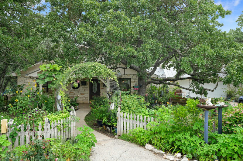 3413 Fm 1185 — exterior