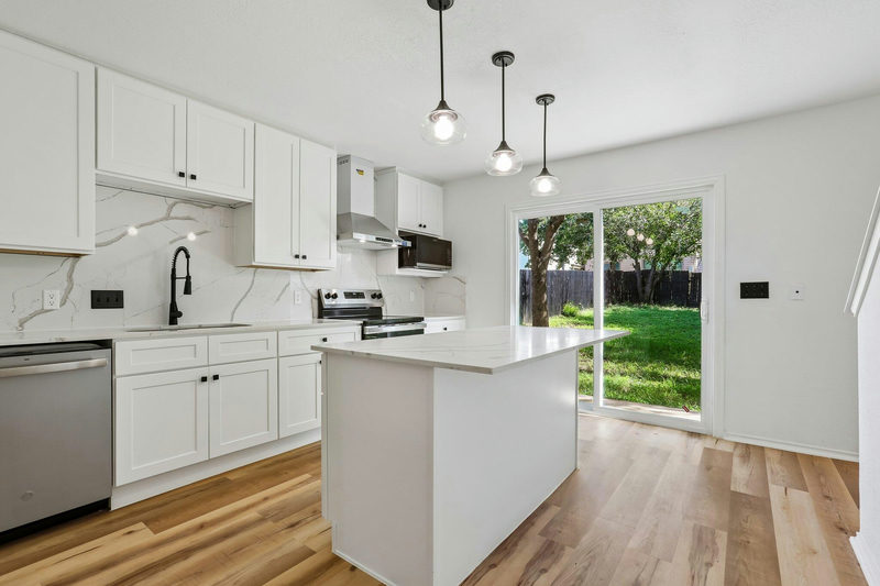 4504 Lyra Cir — exterior
