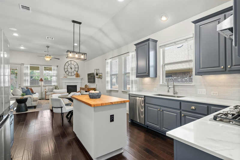 2732 Florin Cv — exterior
