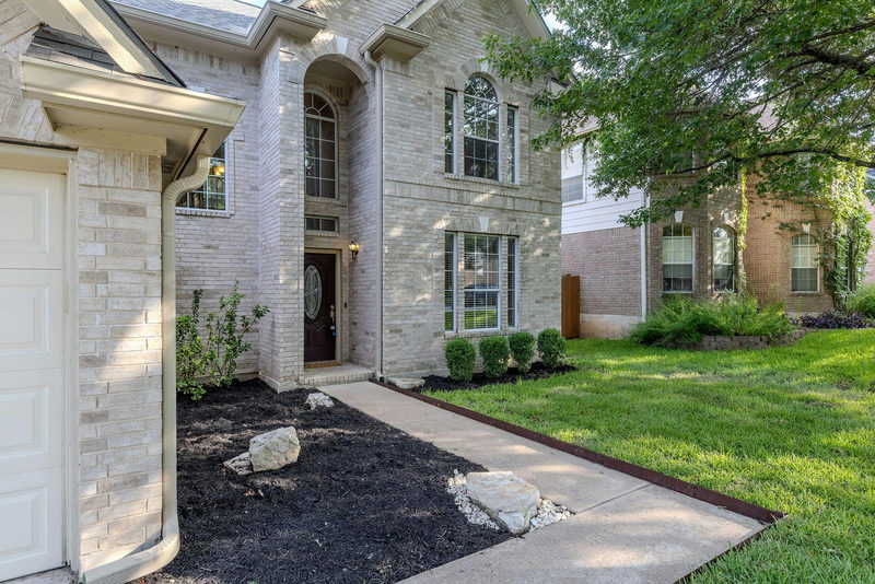 2021 Wood Glen Dr — exterior