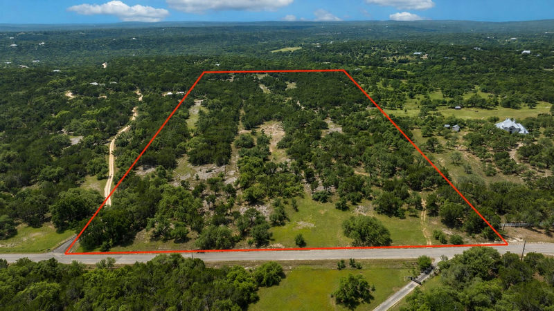 1400 Panther Creek Rd — exterior