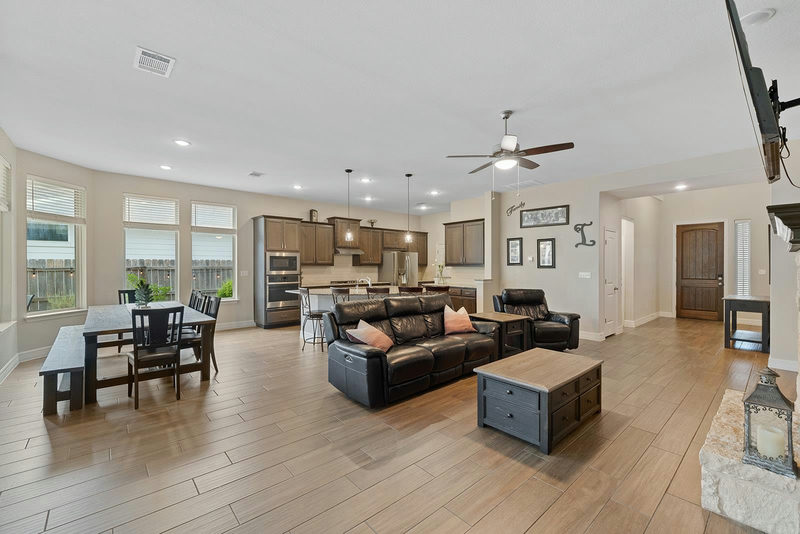812 Heartleaf Dr — exterior