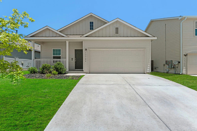 13704 Tordillo Dr — exterior