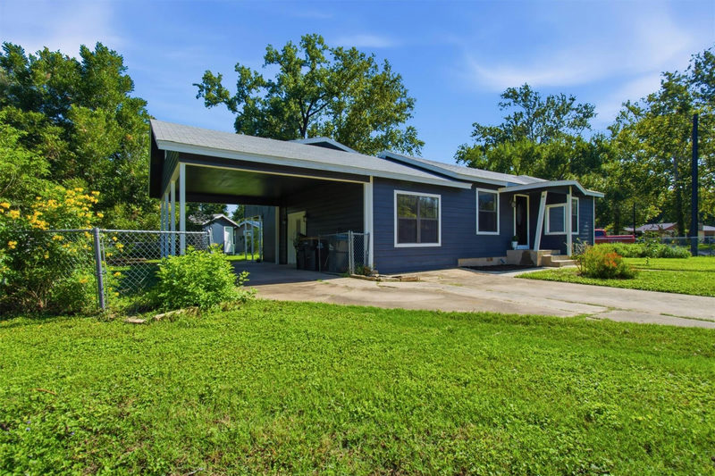 901 Barbara Dr — exterior