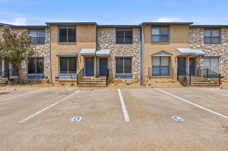 3009 Whisper Oaks Ln #C — exterior