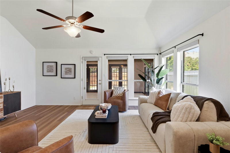 2307 Loquat Ln — exterior