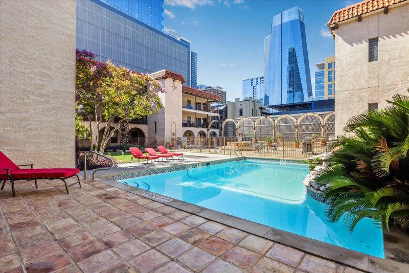 505 W 7th St #105 — exterior