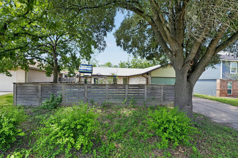 1213 Dunstan Dr — exterior