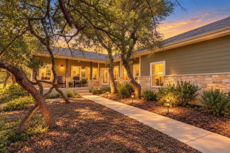 204 Deer Creek Cir — exterior