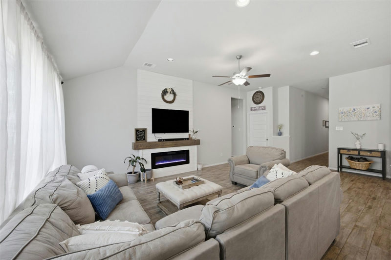 20812 Twisting Trl — exterior