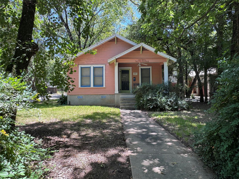 4531 Speedway — exterior