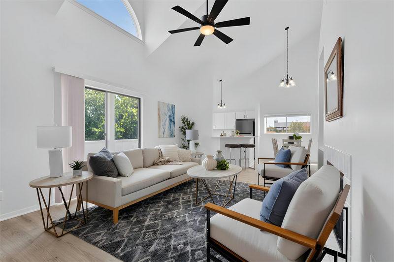 923 E 41st St #210 — exterior