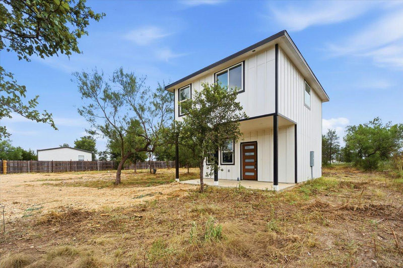 140 Lobo Ln — exterior