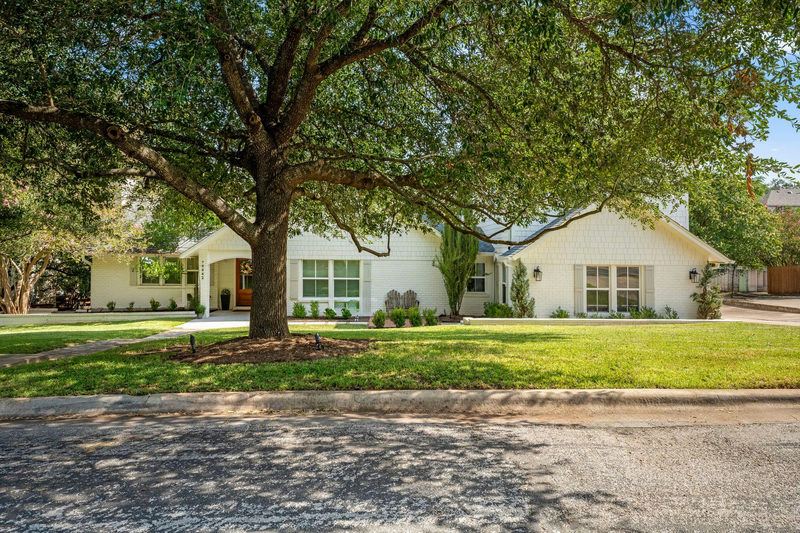 9442 Spring Hollow Dr — exterior