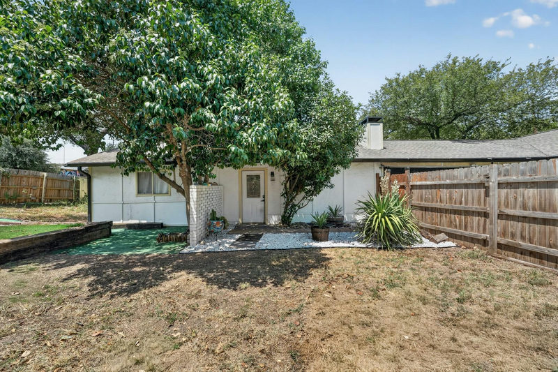 1628 Royal Hill Dr — exterior