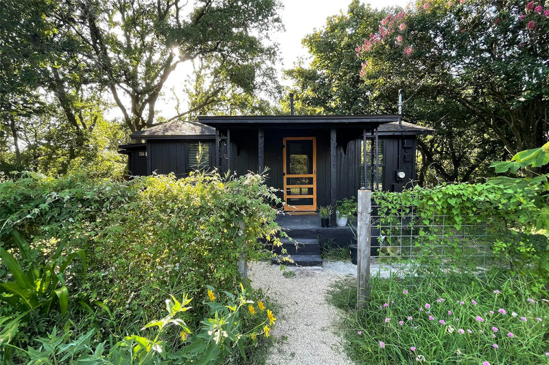 5921 Ponca St — exterior