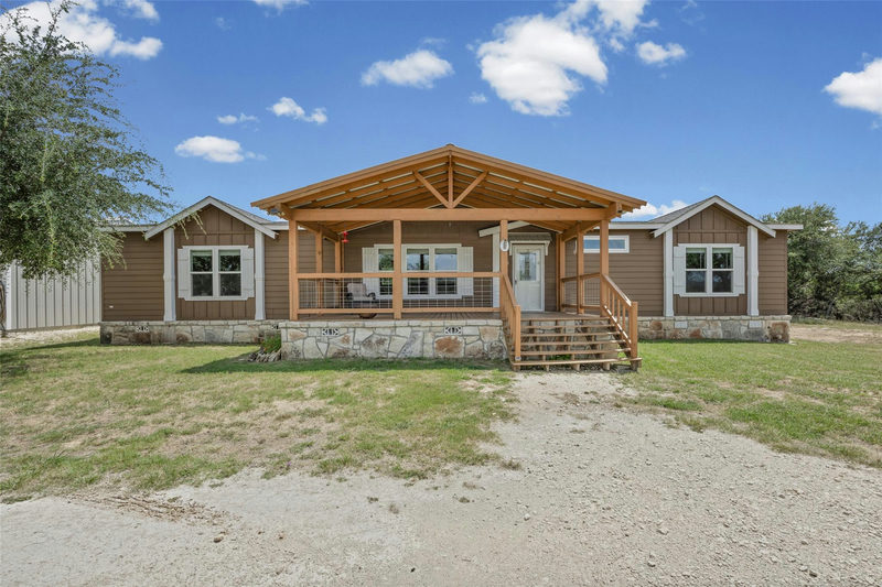 7870 Ranch Road 165 — exterior