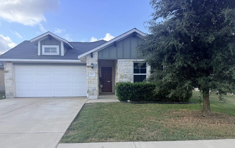 123 Saranac Dr — exterior
