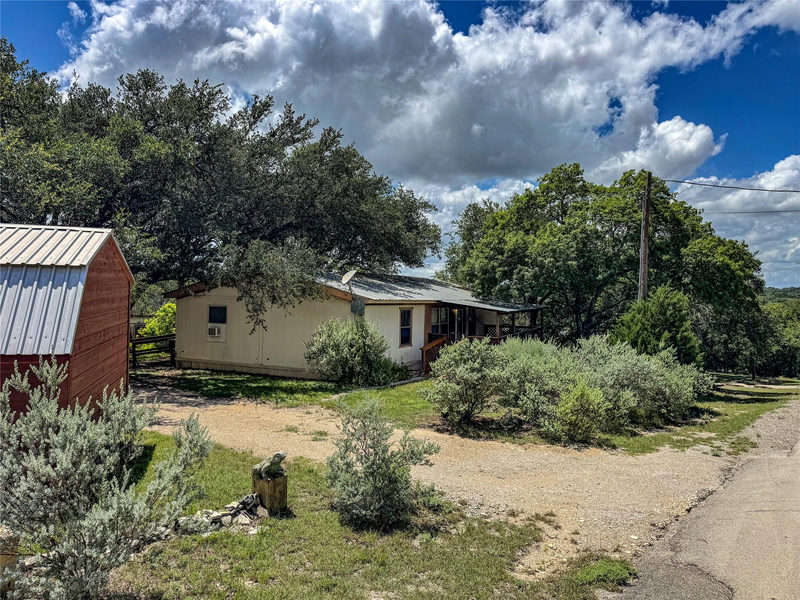 1092 Willow Dr — exterior