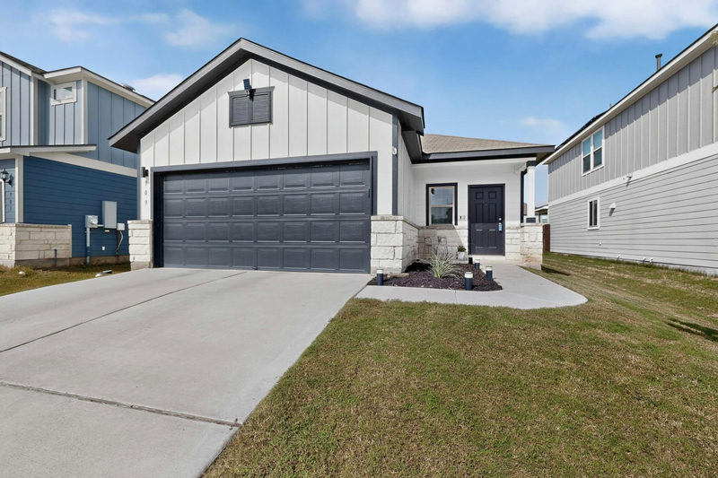 909 Black Alder St — exterior