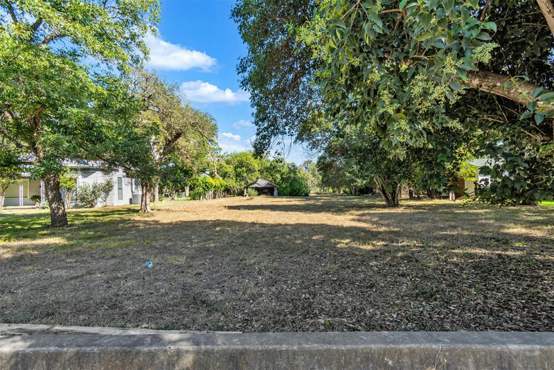 1247 W San Antonio St — exterior