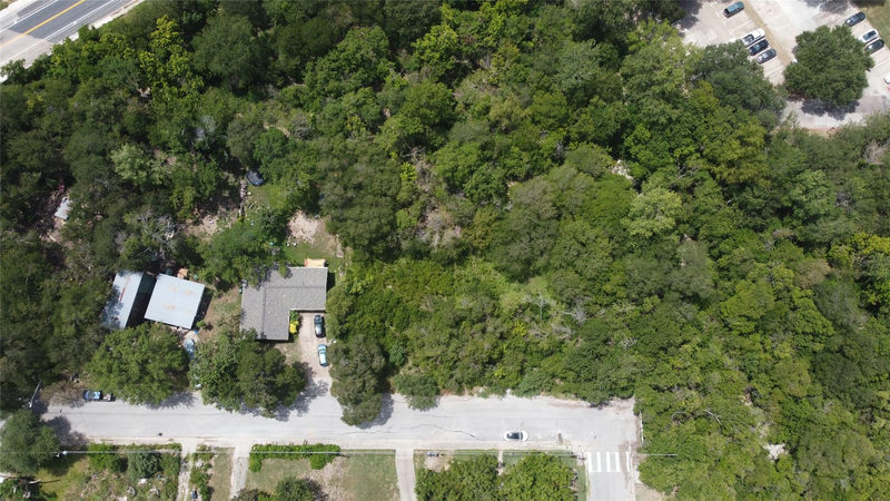2502 Douglas St — exterior