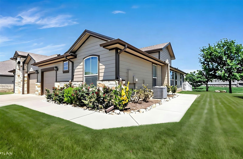 711 Rolling Oak Dr #123 — exterior
