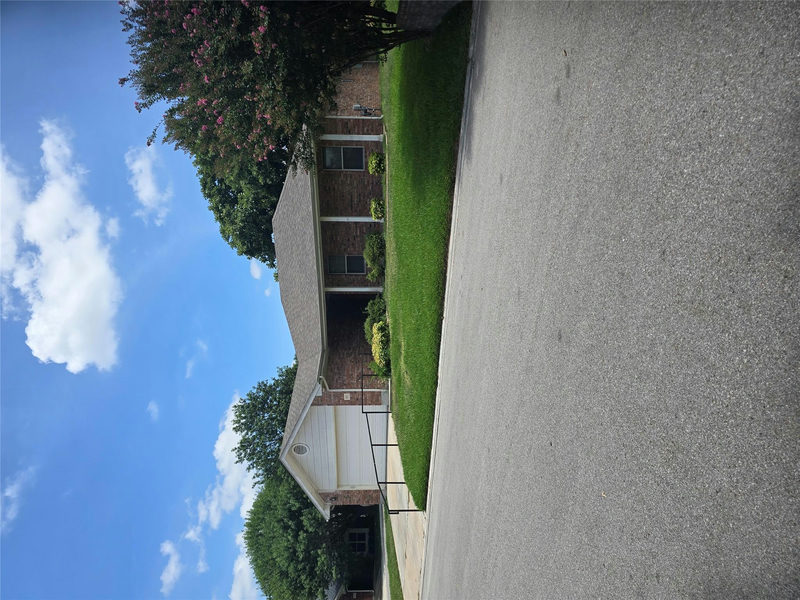 711 Beachwood Rd — exterior