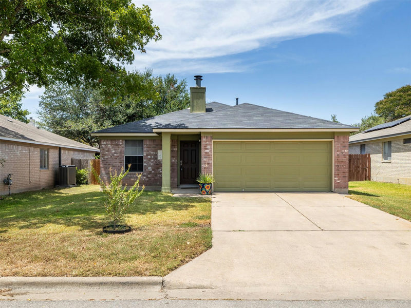 1104 Laurelleaf Dr — exterior
