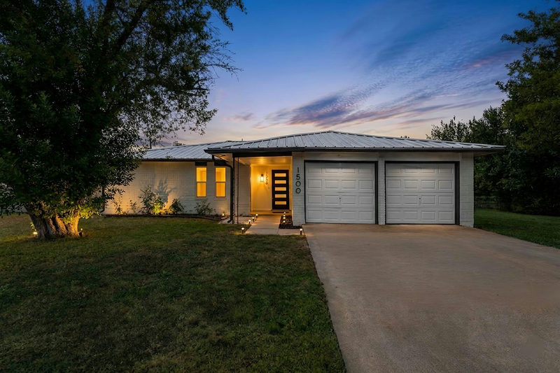 1500 Wildflower Dr — exterior