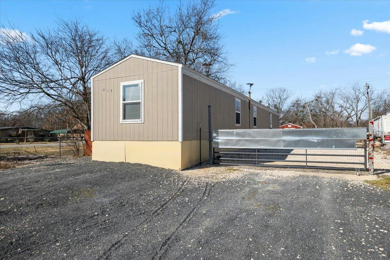 341 SW Front St — exterior