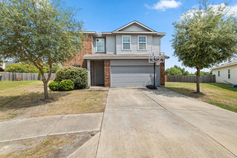 136 Charing Cv — exterior