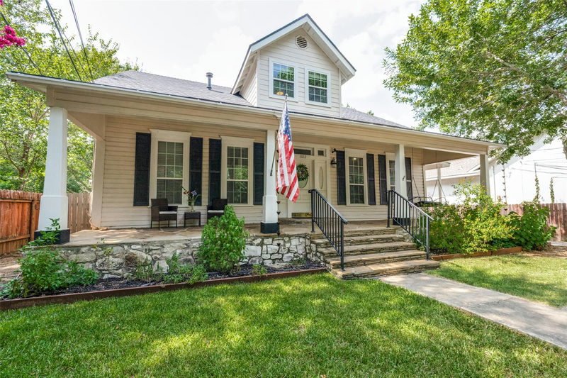 1012 Dailey St — exterior