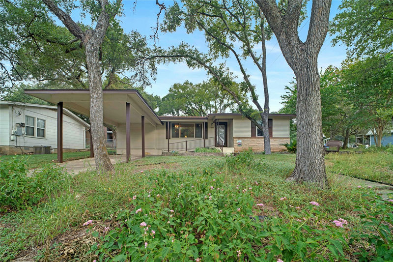 107 Mandalay Ln — exterior