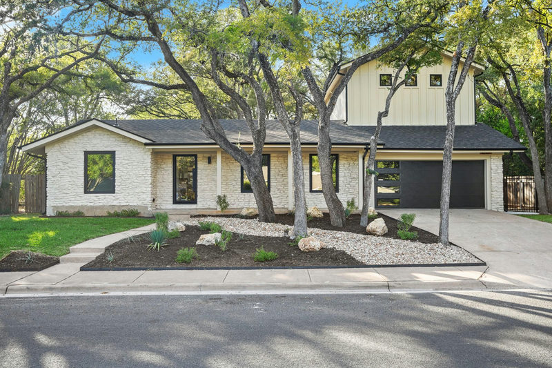 8100 Greenslope Dr — exterior