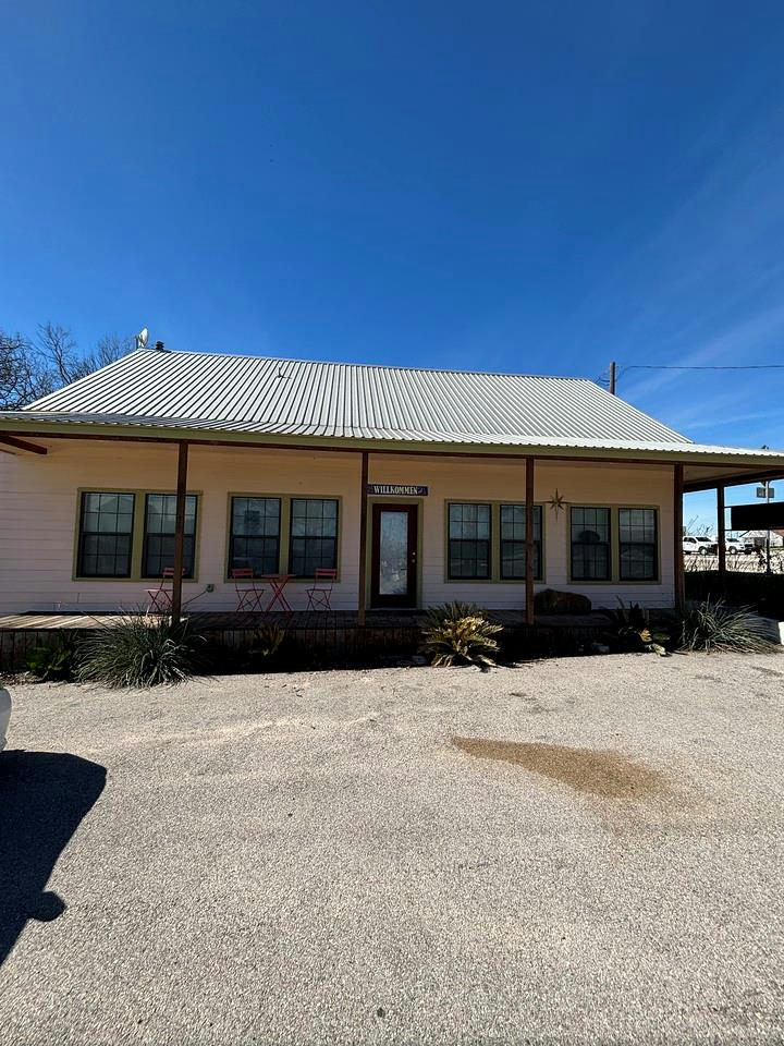 3780 Fm 972 — exterior