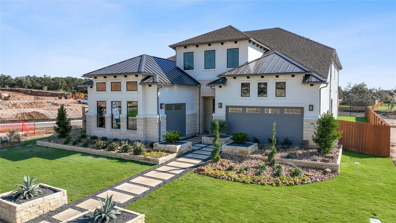 1300 Shelby Ln — exterior