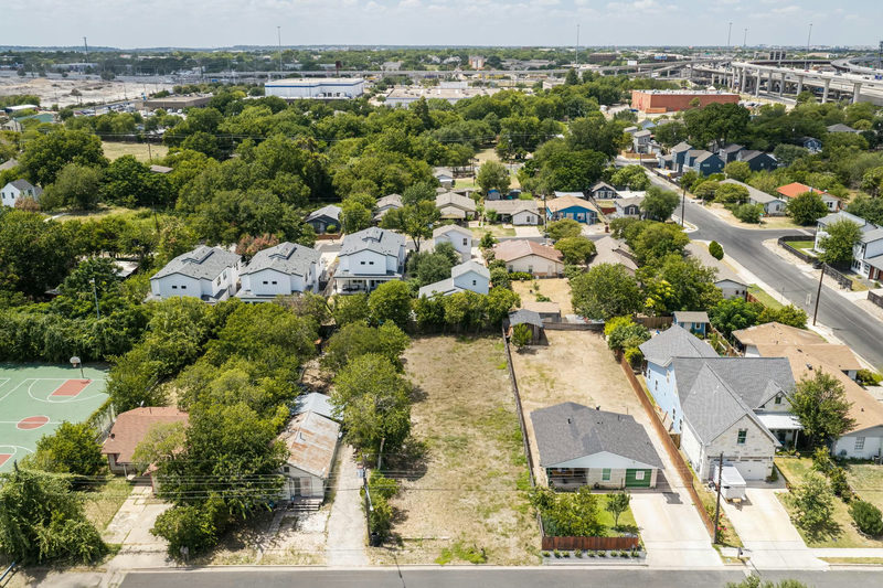 7512 Providence Ave — exterior