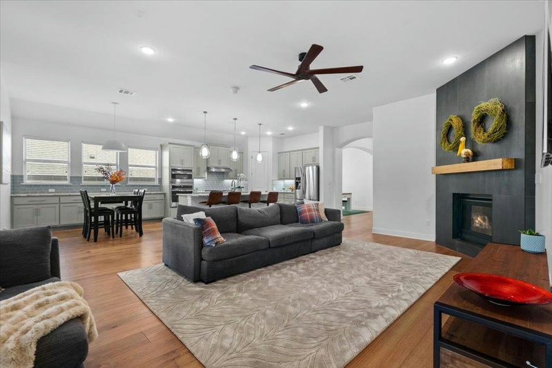 749 Jacksdaw Dr
