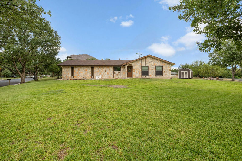 10608 Denell Cir — exterior