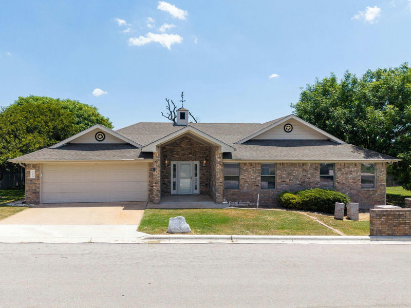 1204 Applewood Dr E — exterior