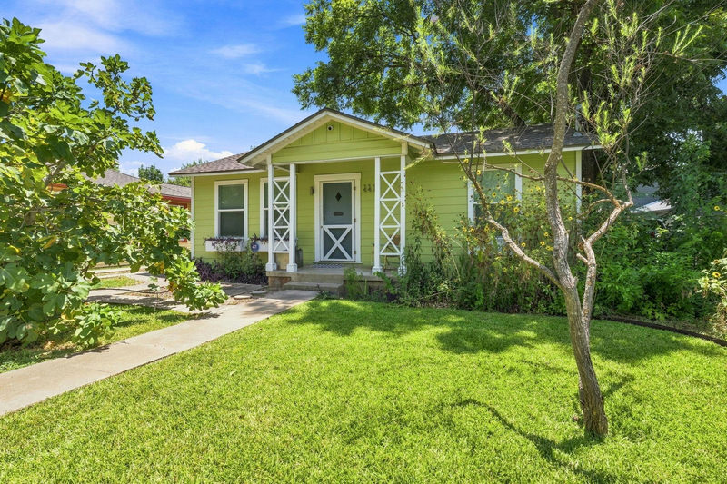 4415 Hank Ave — exterior