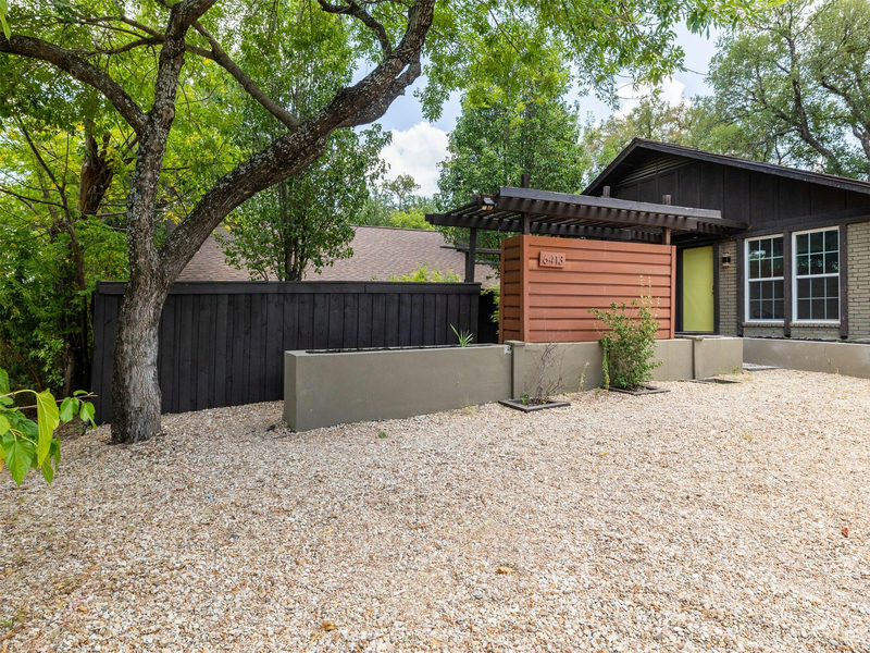 6413 Auburn Dr — exterior