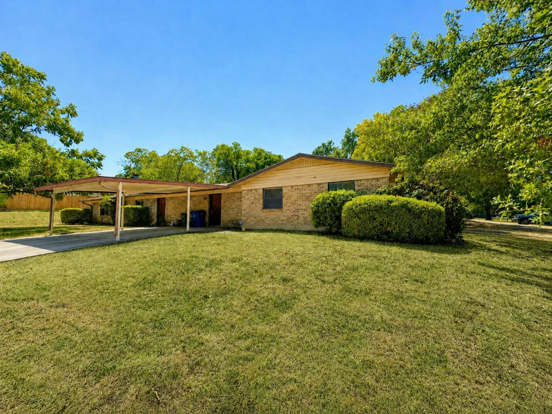 601 E Covington Dr #A & B — exterior