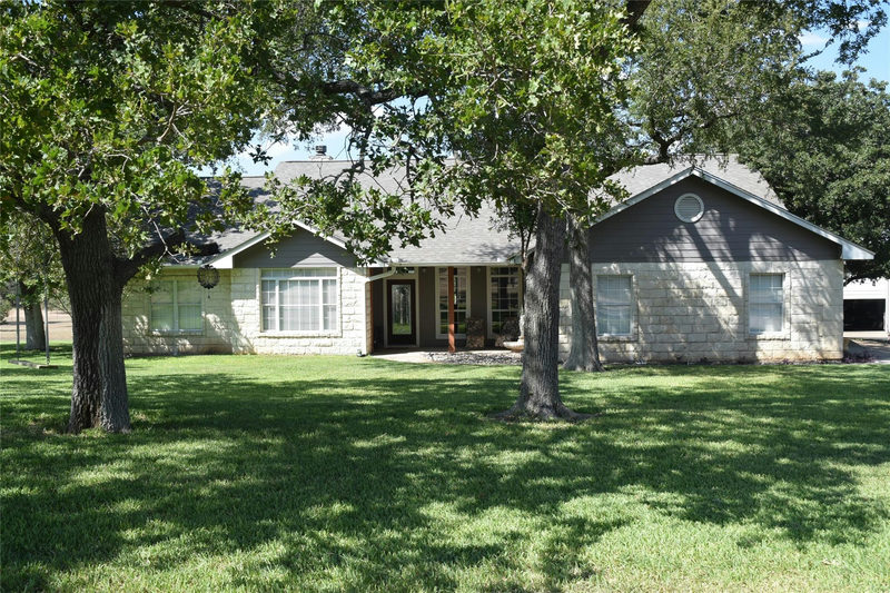 2116 County Road 403 — exterior