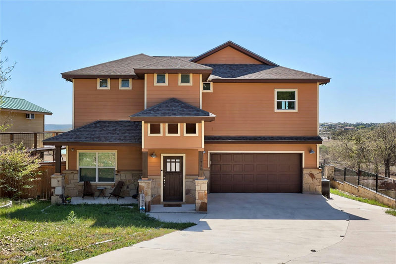 1748 Lakeshore Dr — exterior