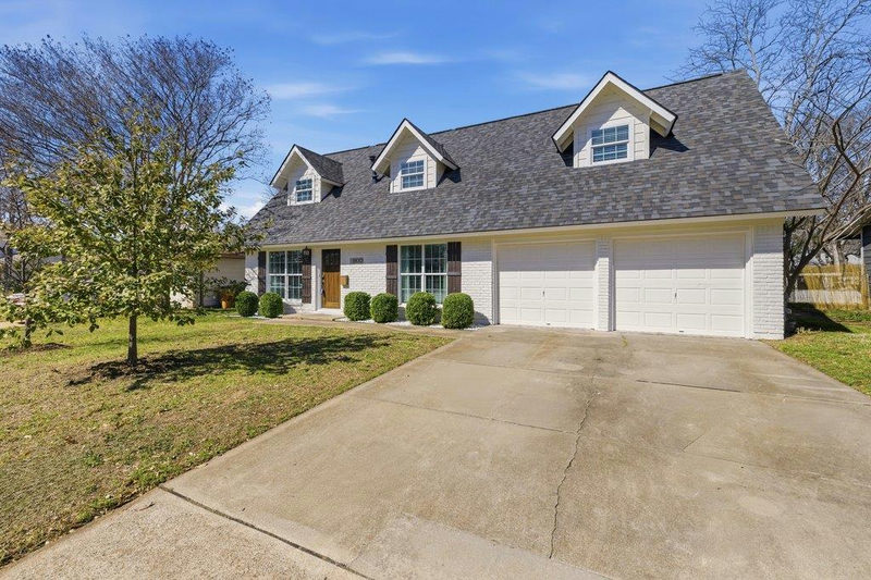 8100 Stillwood Ln — exterior